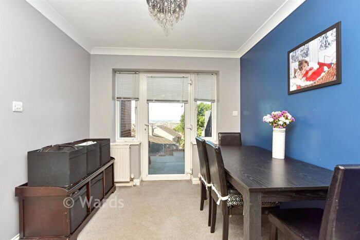 3 Bedroom Chalet For Sale In Union Road, Minster On Sea, Sheerness, Kent, ME12