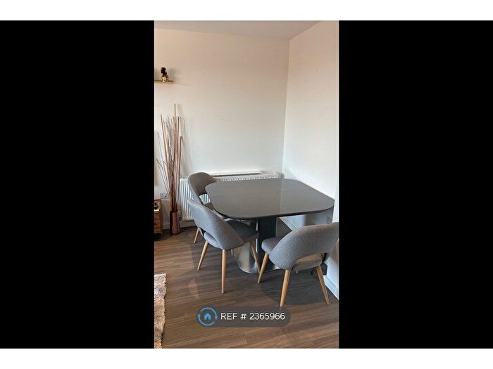 1 Bedroom Flat To Rent In Gerrard Court, Hounslow, TW3