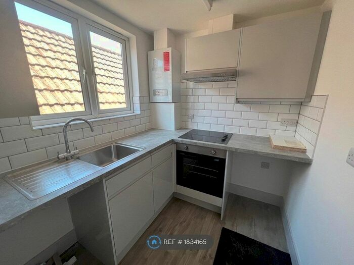 2 Bedroom Flat To Rent In Westby Road, Bournemouth, BH5