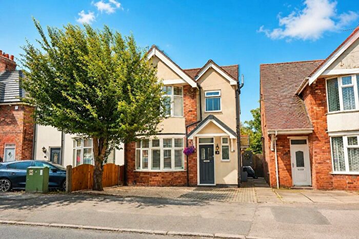 3 Bedroom Semi-Detached House For Sale In Forest Road, Hinckley, LE10