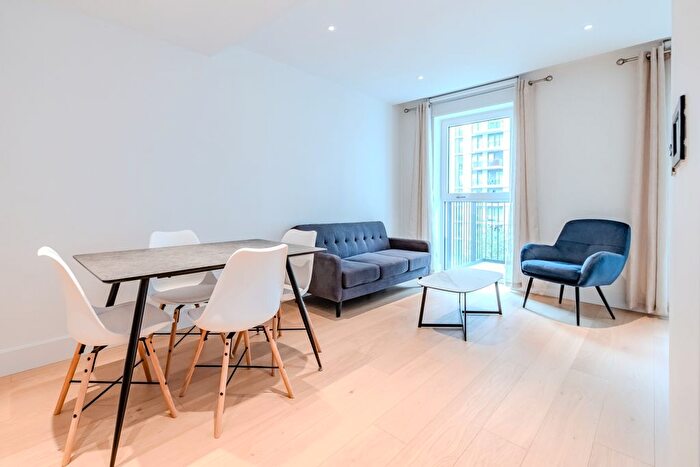 2 Bedroom Flat To Rent In Cascade Way, London, W12