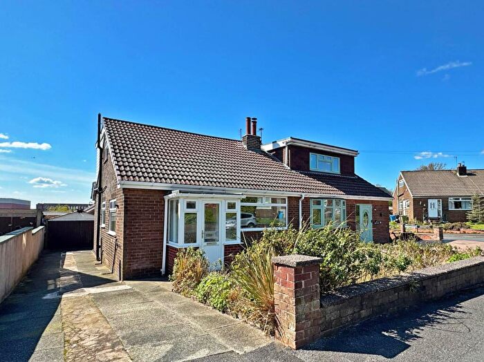 3 Bedroom Semi-Detached Bungalow For Sale In Clough Road, Oldham, OL2