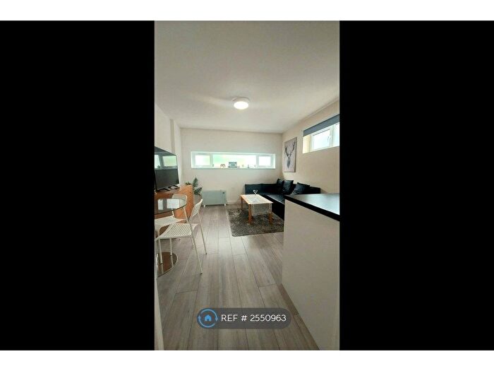 1 Bedroom Flat To Rent In Edgware, Edgware, HA8