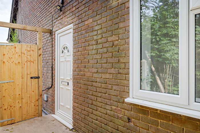 1 Bedroom Flat To Rent In Station Road East, Oxted, RH8