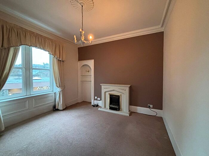 3 Bedroom Flat To Rent In High Street, Galashiels, TD1
