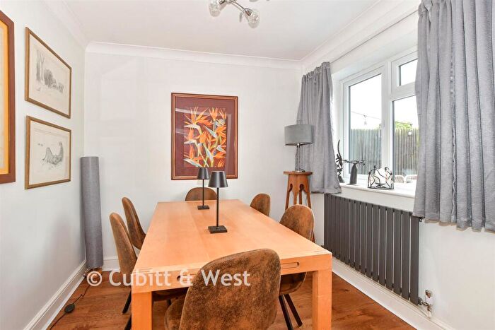 4 Bedroom Detached House For Sale In Kings Copse, East Grinstead, West Sussex, RH19