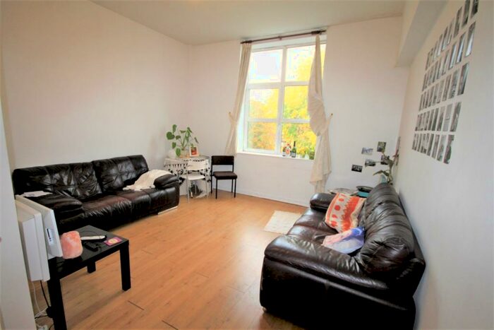 2 Bedroom Flat To Rent In Dene House Court, Woodhouse, Leeds, LS2