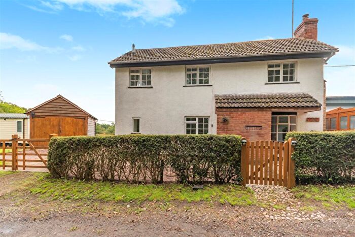 3 Bedroom Cottage For Sale In Four Oaks, Newent, GL18