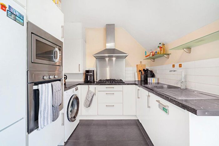 2 Bedroom Flat To Rent In Acol Road, London, NW6