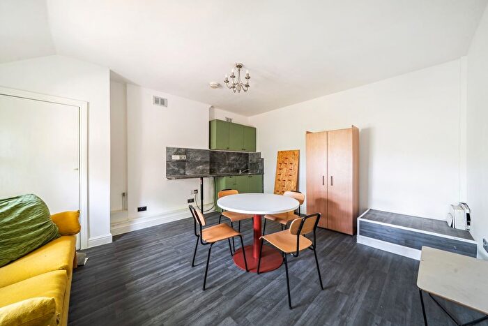 Studio To Rent In Broadhurst Gardens, London, NW6