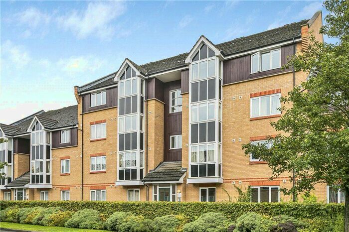 2 Bedroom Flat To Rent In Faraday Road, Guildford, Surrey, GU1