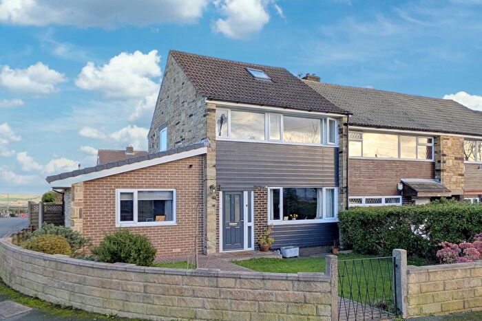 4 Bedroom End Of Terrace House For Sale In Annes Court, Halifax, West Yorkshire, HX3