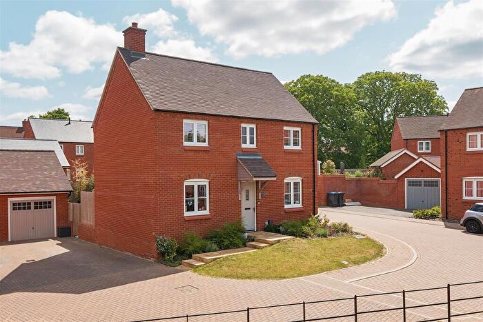 4 Bedroom Detached House For Sale In Tollgate Close, Towcester, NN12
