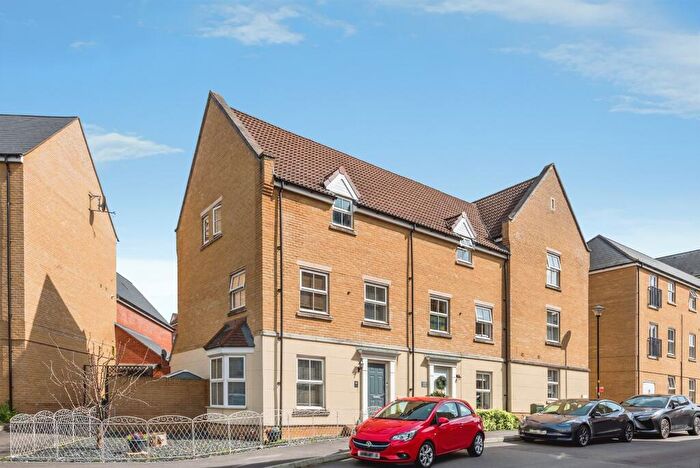 5 Bedroom End Of Terrace House For Sale In Easdale Street, Swindon, SN25