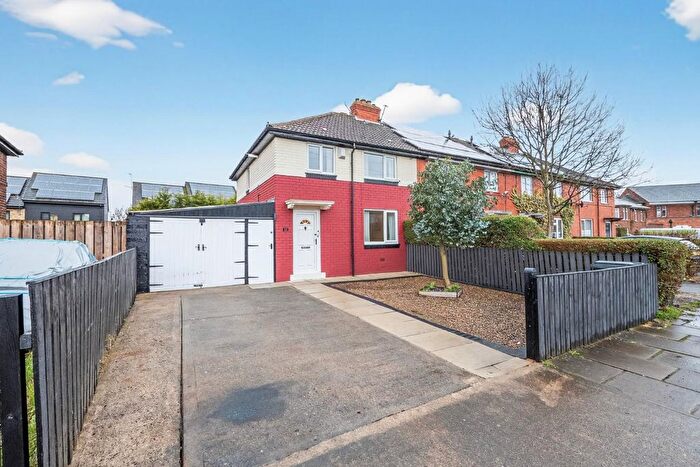 3 Bedroom End Terrace House For Sale In Burdyke Avenue, York, YO30