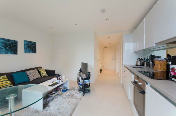 Apartment To Rent In Binnacle House, Cobblestone Square, E1W