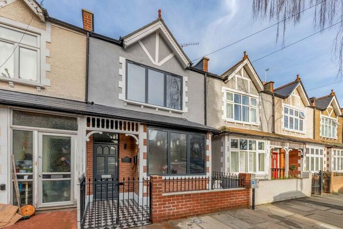 5 Bedroom Property To Rent In Christchurch Avenue, Teddington, TW11