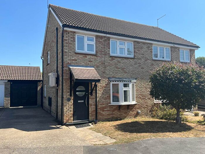 3 Bedroom Semi-Detached House For Sale In Roth Drive, Hutton, Brentwood, CM13