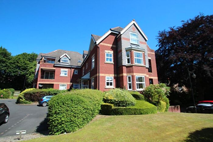 2 Bedroom Flat To Rent In Allerton Park, Leeds, West Yorkshire, LS7