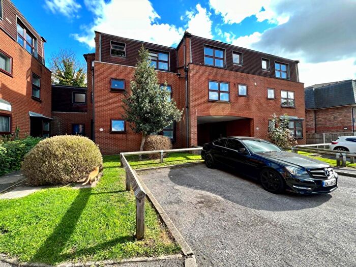 2 Bedroom Apartment For Sale In Gresham Court, Brentwood, CM14