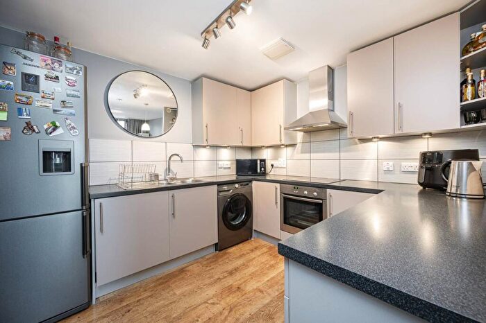 2 Bedroom Flat For Sale In Palmers Road, Bethnal Green, London, E2
