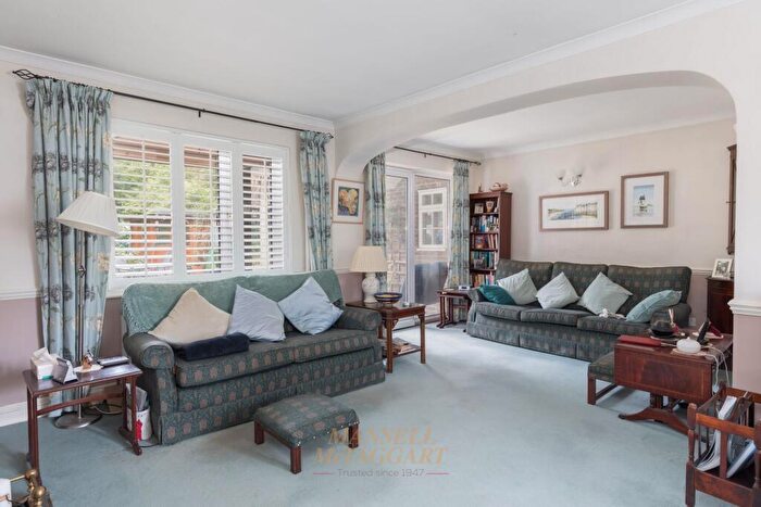 4 Bedroom Detached House For Sale In St. Marys Drive, Crawley, RH10