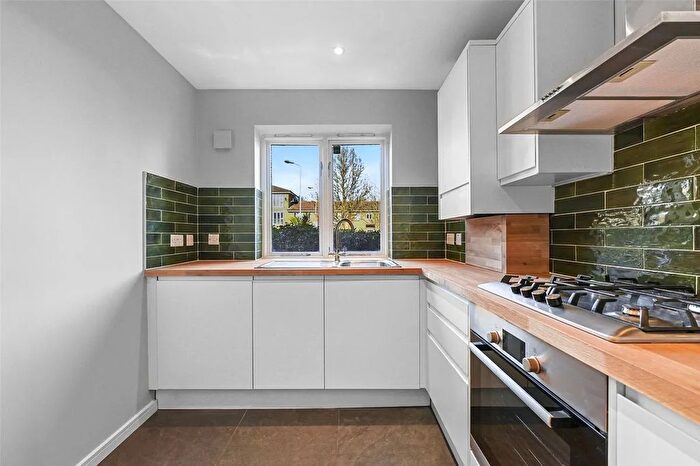 1 Bedroom Flat For Sale In Shalbourne Square, London, E9