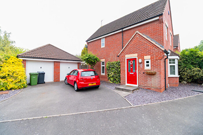 3 Bedroom End Of Terrace House For Sale In Lakeview Avenue, Tamworth, B78