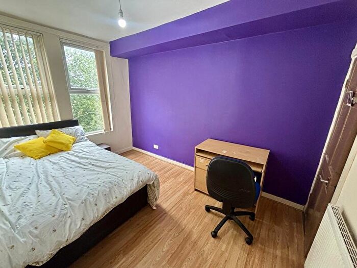 3 Bedroom Property To Rent In Hartley Avenue, Woodhouse, Leeds, F2