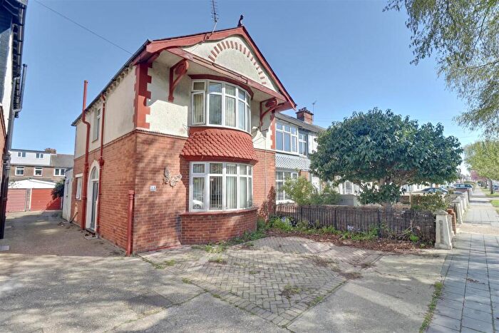 3 Bedroom End Of Terrace House For Sale In Highbury Grove, Cosham, PO6