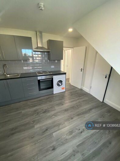 2 Bedroom Flat To Rent In Bounds Green Road, London, N22