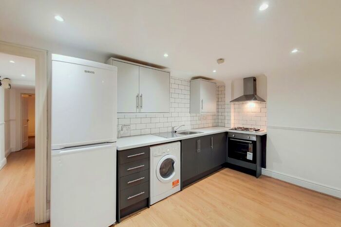 2 Bedroom Flat To Rent In Wisteria Road, London, Greater London, SE13