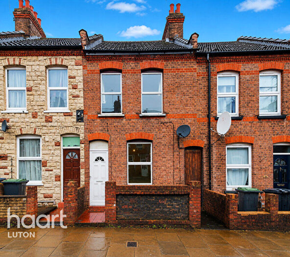 3 Bedroom Terraced House For Sale In Butlin Road, Luton, LU1