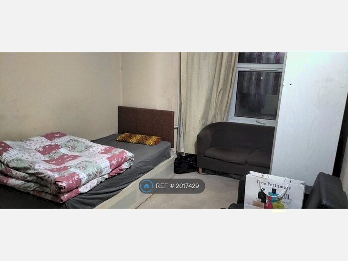 2 Bedroom Flat To Rent In East Ham, London, E6
