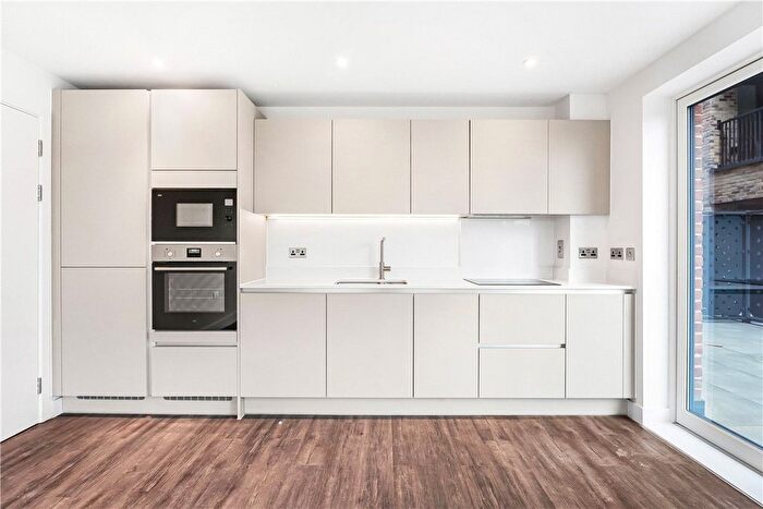 2 Bedroom Flat To Rent In Shillingford House, Munda Way, Oxford, OX2