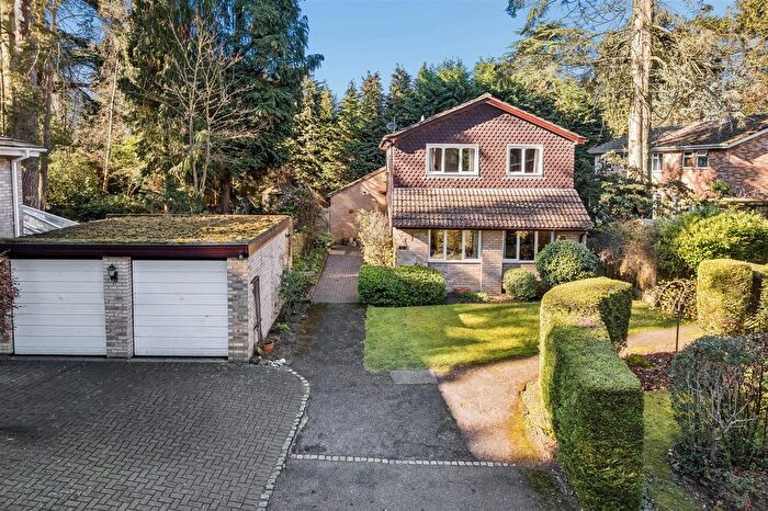 3 Bedroom Detached House For Sale In Redwood Glade, Leighton Buzzard, Bedfordshire, LU7