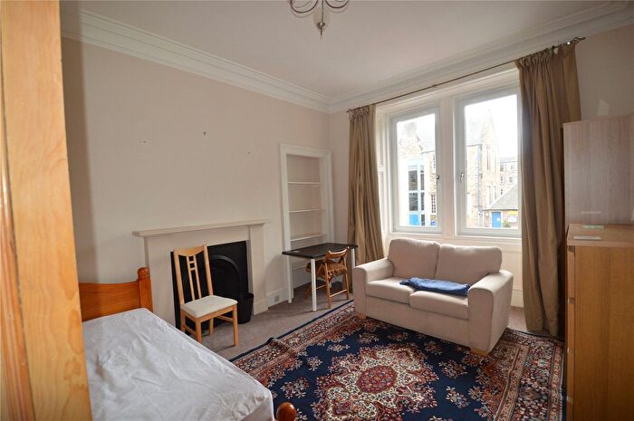 3 Bedroom Flat To Rent In Cathcart Place, Edinburgh, EH11