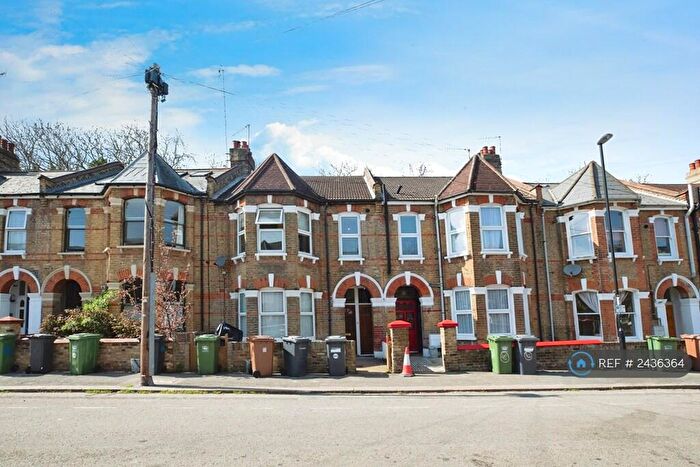 2 Bedroom Flat To Rent In Sandrock Road, London, SE13