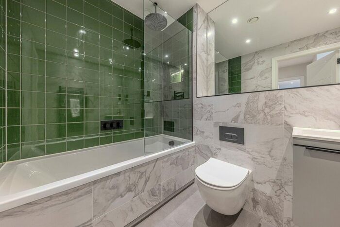 2 Bedroom Flat For Sale In Esher Park Gardens, Littleworth Road, Esher, Surrey, KT10
