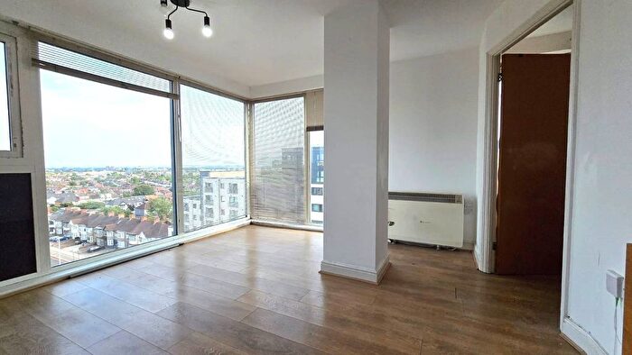 1 Bedroom Flat To Rent In Gants Hill, Essex, IG2