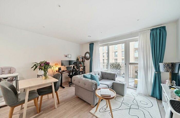 2 Bedroom Flat To Rent In Perryfield Way, London, NW9