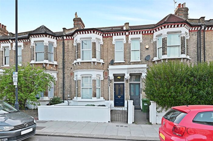 3 Bedroom Flat To Rent In Bloemfontein Road, London, W12