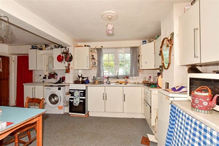 4 Bedroom Semi-Detached House For Sale In Bysing Wood Road, Faversham, Kent, ME13