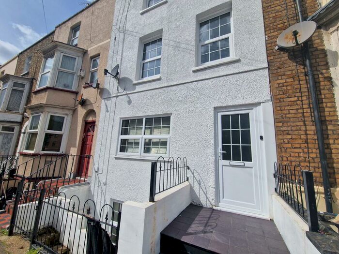 2 Bedroom Flat To Rent In Hardres Street, CT11