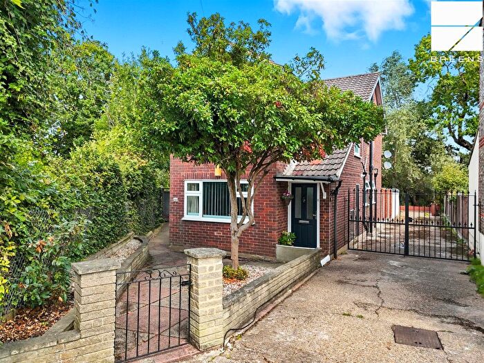 2 Bedroom Flat For Sale In Wickham Road, Highams Park, E4