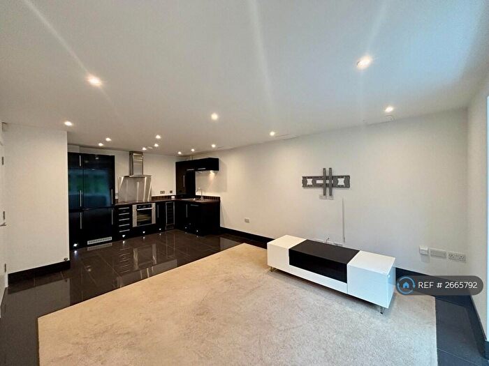 1 Bedroom Flat To Rent In Chesham Heights, Kingswood, Tadworth, KT20