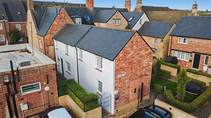 3 Bedroom Cottage For Sale In Jacques's Yard, Thrapston, NN14