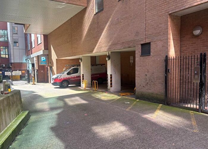 Garages To Rent In Merchants Place, Reading, RG1