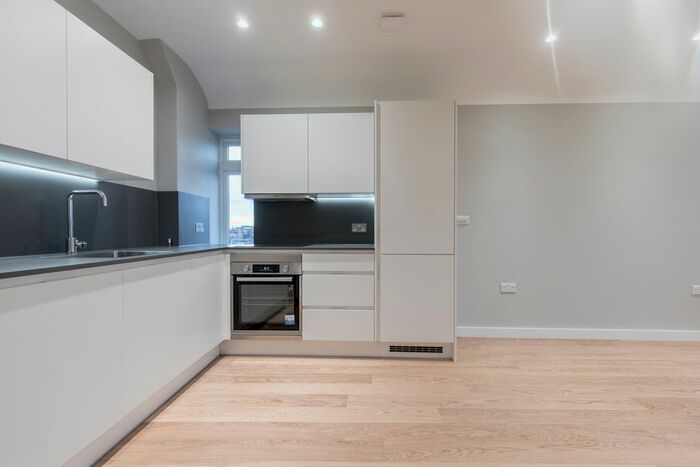 2 Bedroom Flat To Rent In Avonmore Road, London, W14