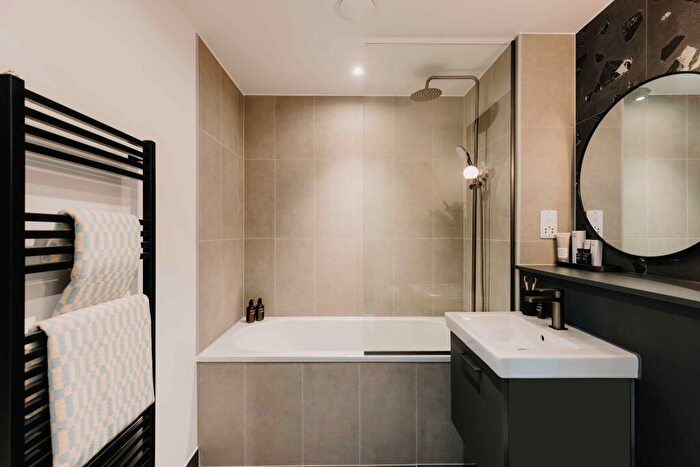 2 Bedroom Apartment To Rent In Inkwell Place, Birmingham, B16